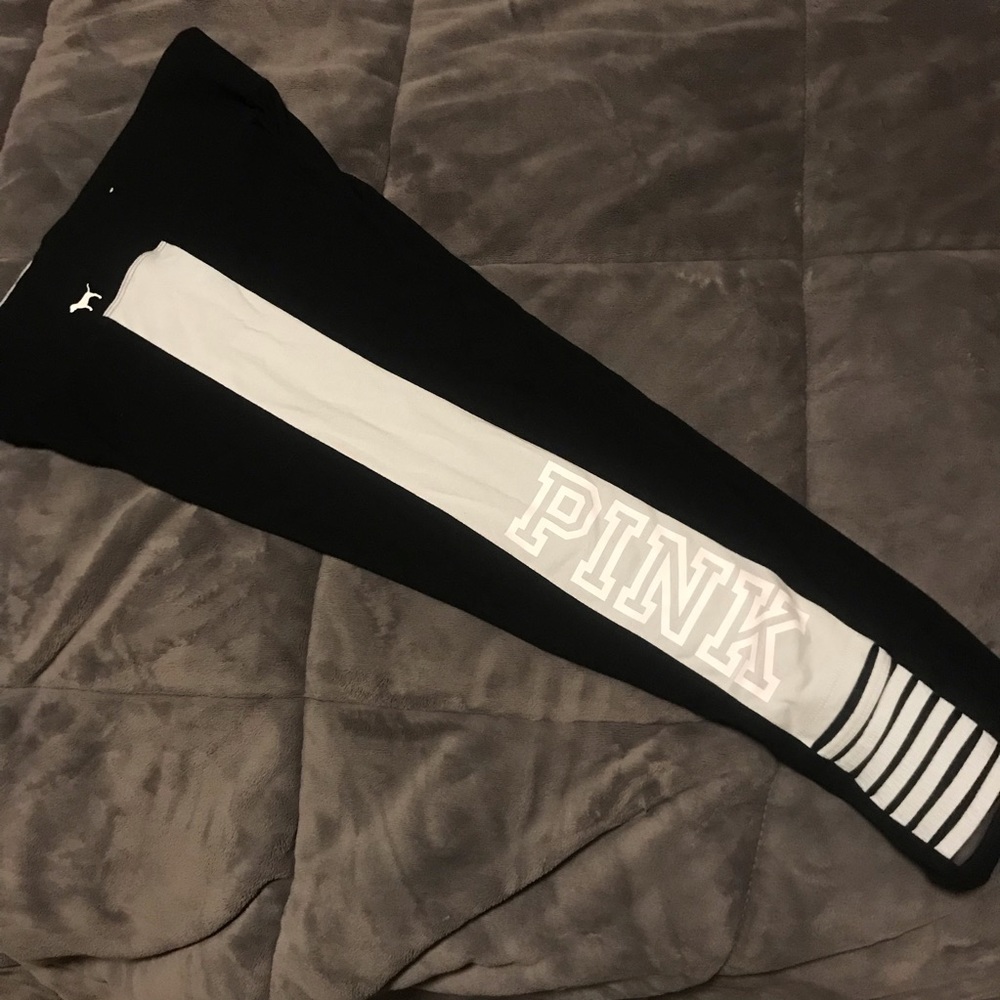 PINK Victoria’s Secret cropped yoga pants